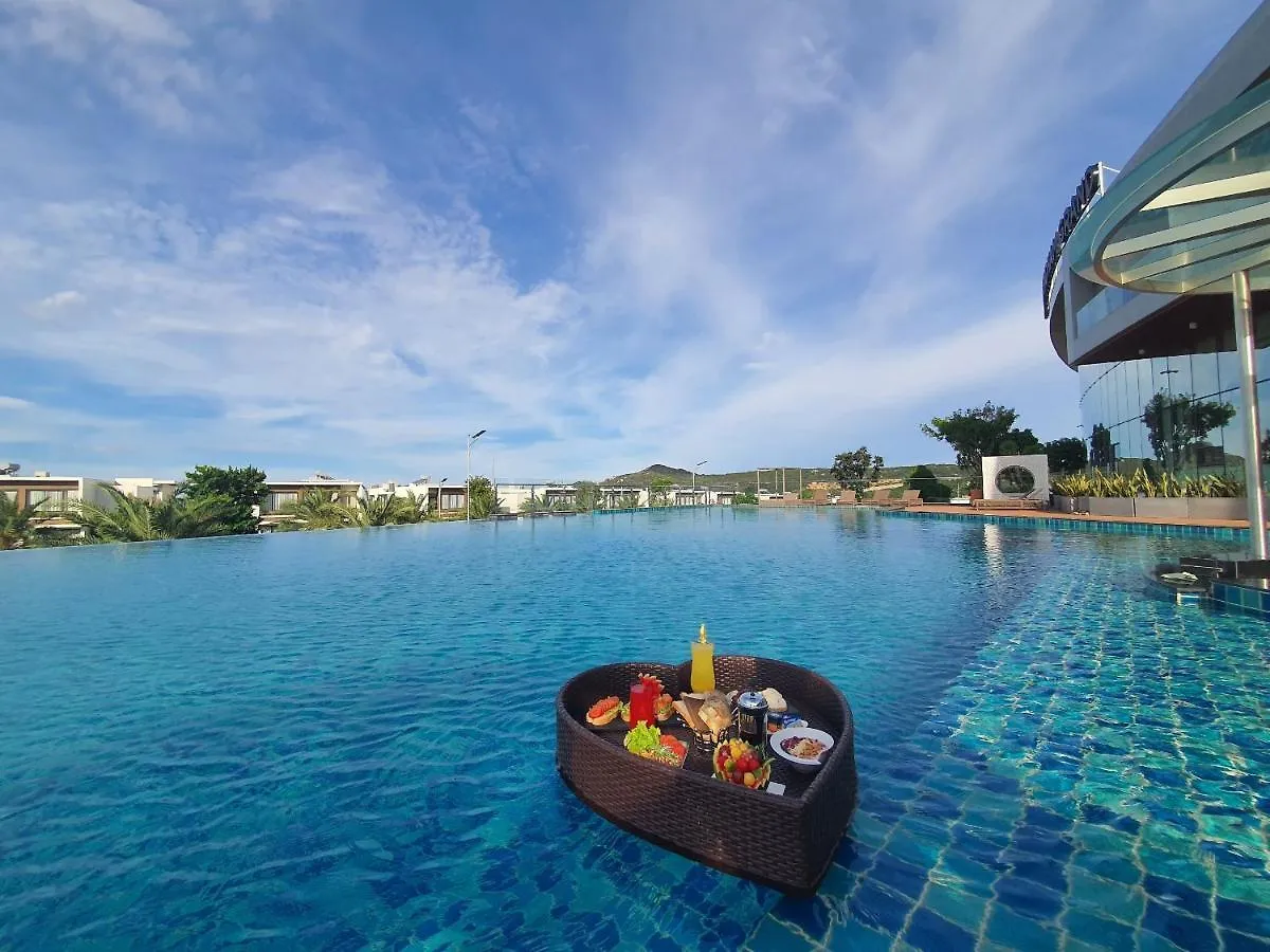 Wyndham Grand Kn Paradise Cam Ranh Hotel